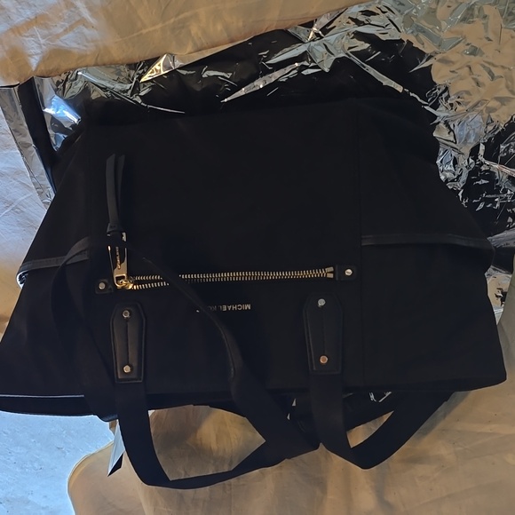 Michael Kors multi use handbags - Picture 3 of 5